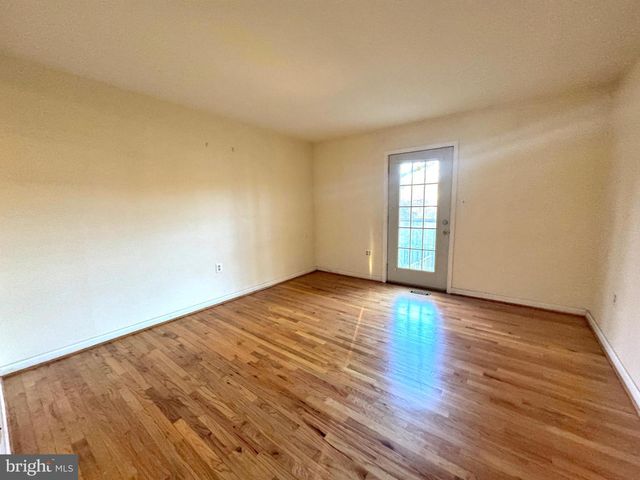 1008 MOOREFIELD CREEK RD SW, Vienna, VA 22180