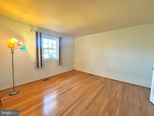 1008 MOOREFIELD CREEK RD SW, Vienna, VA 22180