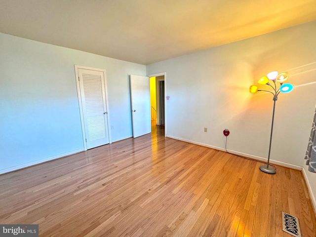 1008 MOOREFIELD CREEK RD SW, Vienna, VA 22180