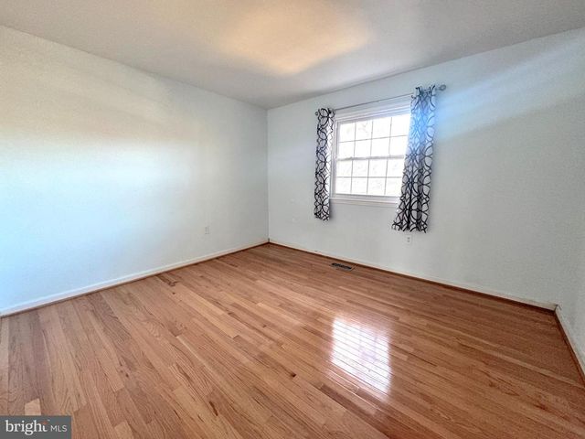 1008 MOOREFIELD CREEK RD SW, Vienna, VA 22180