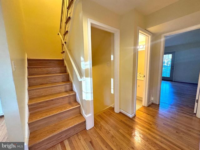 1008 MOOREFIELD CREEK RD SW, Vienna, VA 22180