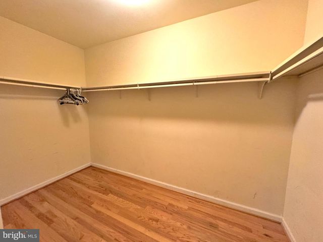 1008 MOOREFIELD CREEK RD SW, Vienna, VA 22180