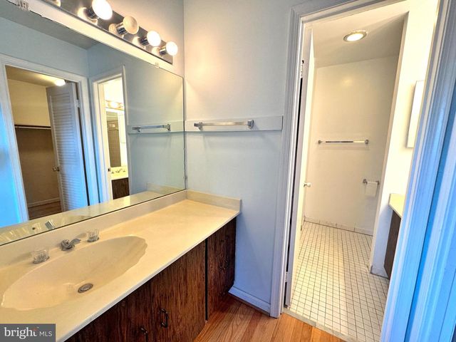 1008 MOOREFIELD CREEK RD SW, Vienna, VA 22180