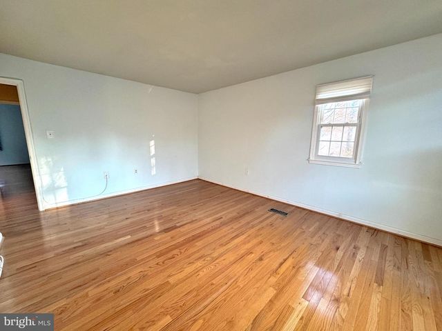 1008 MOOREFIELD CREEK RD SW, Vienna, VA 22180