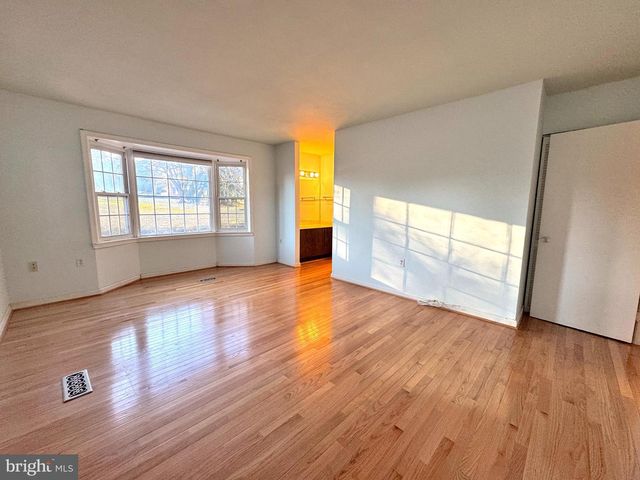 1008 MOOREFIELD CREEK RD SW, Vienna, VA 22180