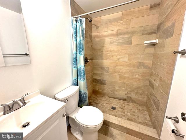 1008 MOOREFIELD CREEK RD SW, Vienna, VA 22180