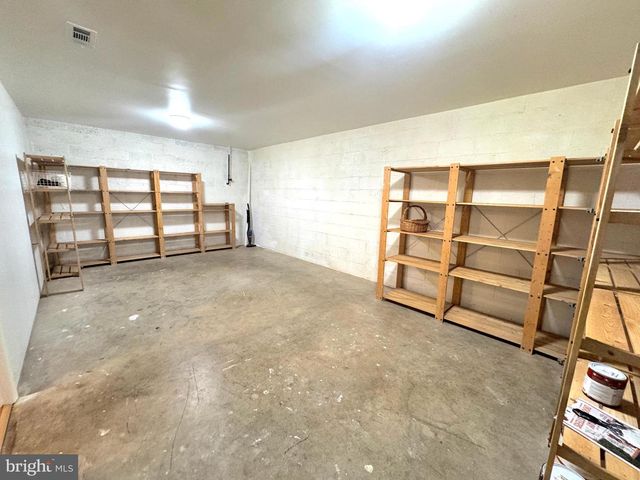 1008 MOOREFIELD CREEK RD SW, Vienna, VA 22180