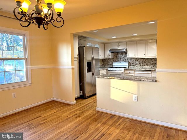 1008 MOOREFIELD CREEK RD SW, Vienna, VA 22180