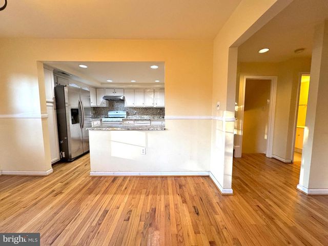 1008 MOOREFIELD CREEK RD SW, Vienna, VA 22180