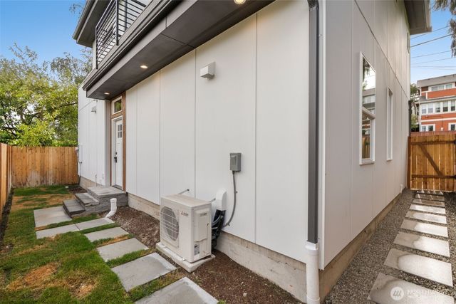4413 50th Avenue SW, Seattle, WA 98116