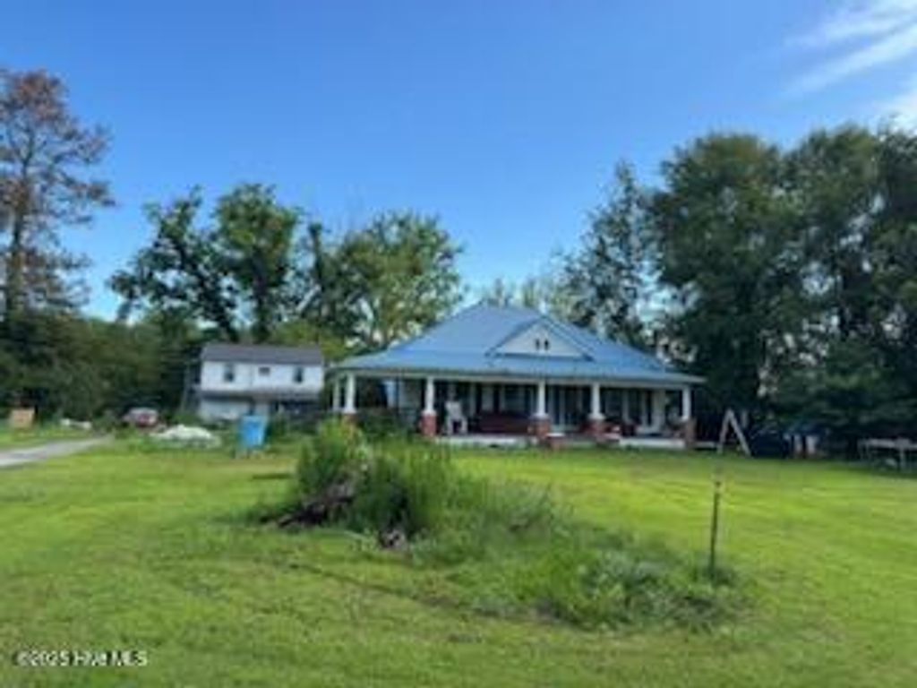 2880 Catherine Lake Road, Richlands, NC 28574