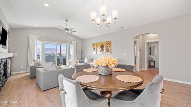 208 Bratton St, Prosser, WA 99350