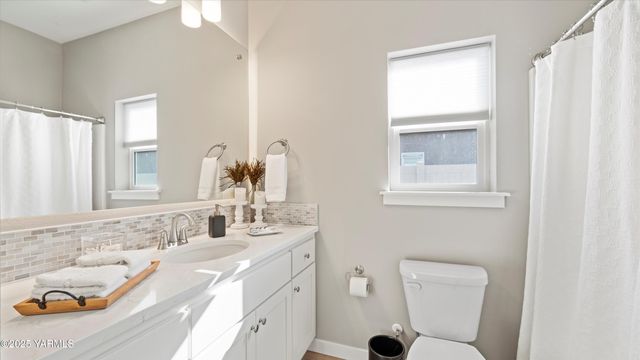 208 Bratton St, Prosser, WA 99350