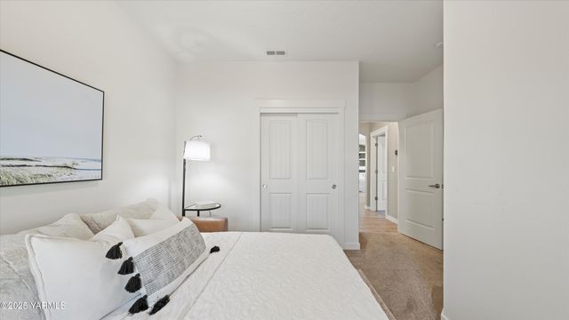 208 Bratton St, Prosser, WA 99350