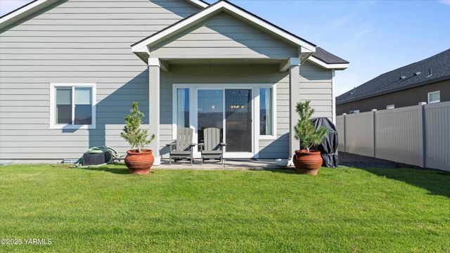 208 Bratton St, Prosser, WA 99350