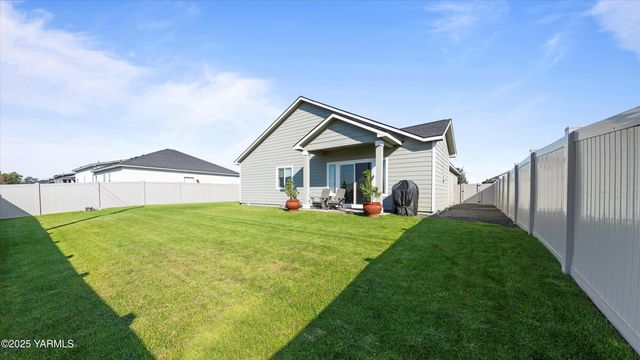 208 Bratton St, Prosser, WA 99350