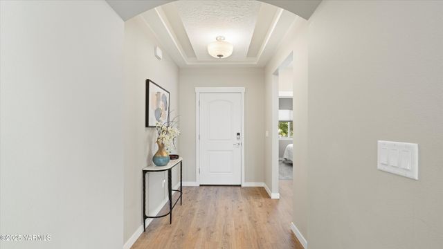 208 Bratton St, Prosser, WA 99350