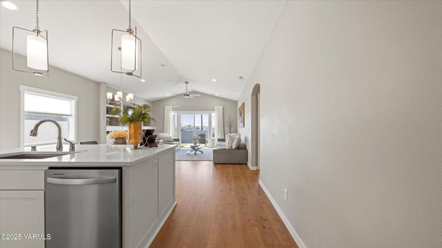 208 Bratton St, Prosser, WA 99350