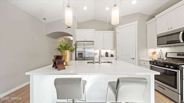 208 Bratton St, Prosser, WA 99350