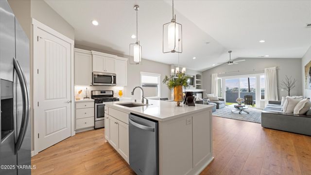 208 Bratton St, Prosser, WA 99350