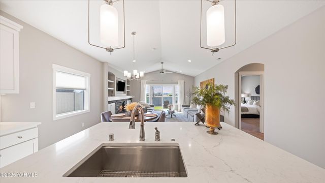 208 Bratton St, Prosser, WA 99350