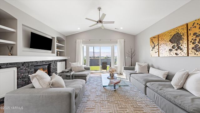 208 Bratton St, Prosser, WA 99350