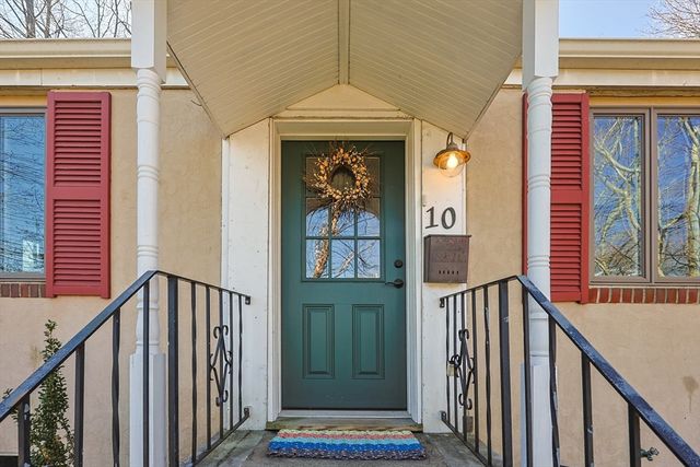 10 Parsons Ave, Waltham, MA 02453