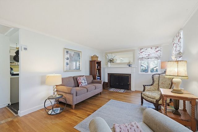 10 Parsons Ave, Waltham, MA 02453