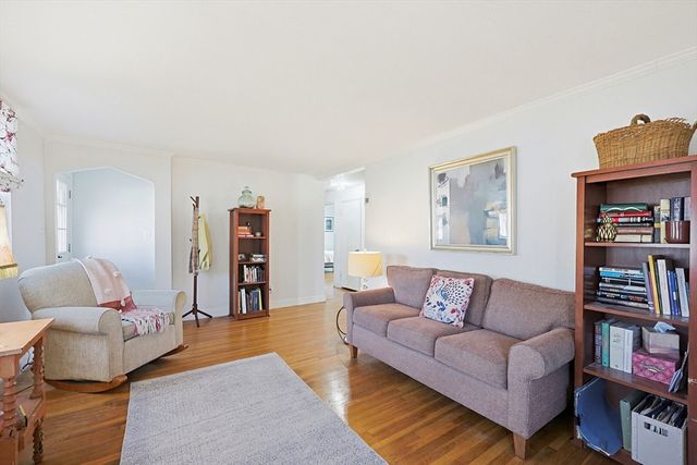 10 Parsons Ave, Waltham, MA 02453