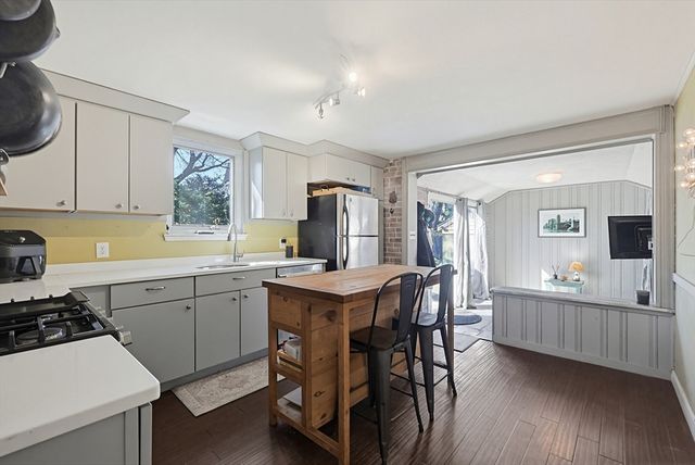 10 Parsons Ave, Waltham, MA 02453