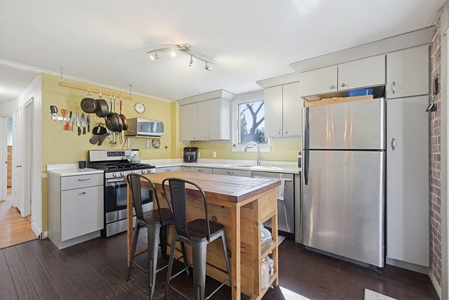 10 Parsons Ave, Waltham, MA 02453