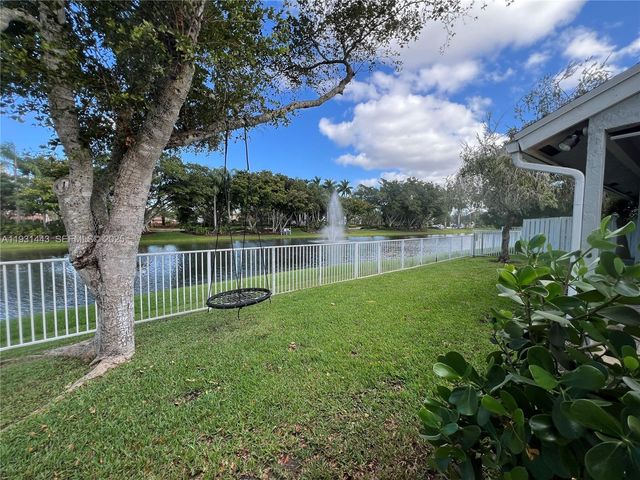 13721 Newport Mnr, Davie, FL 33325