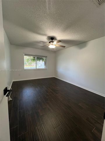 13721 Newport Mnr, Davie, FL 33325