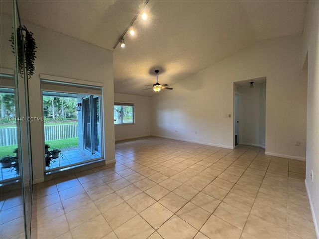 13721 Newport Mnr, Davie, FL 33325