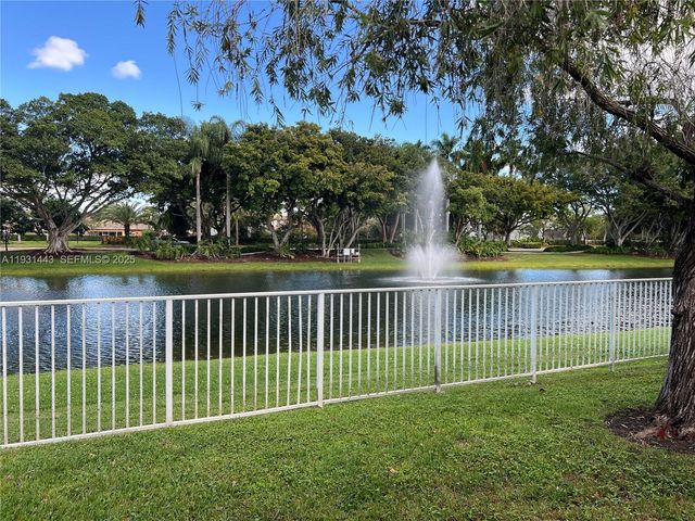 13721 Newport Mnr, Davie, FL 33325