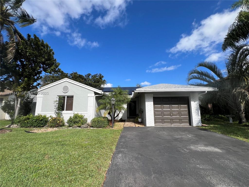 13721 Newport Mnr, Davie, FL 33325