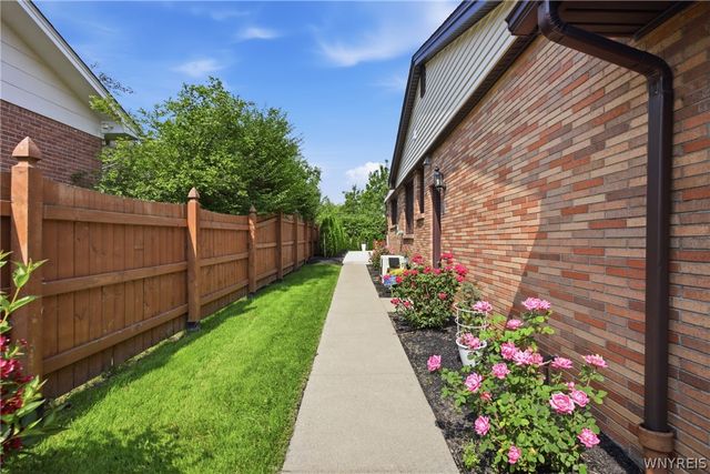 56 Tristan Lane, Amherst, NY 14221