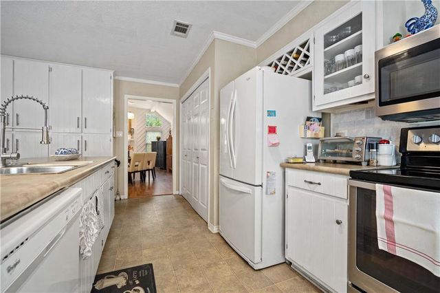 8301 Twin Lakes Drive, Mobile, AL 36695