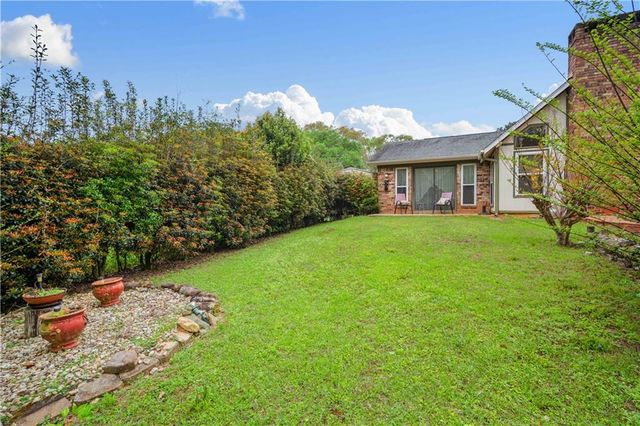 8301 Twin Lakes Drive, Mobile, AL 36695