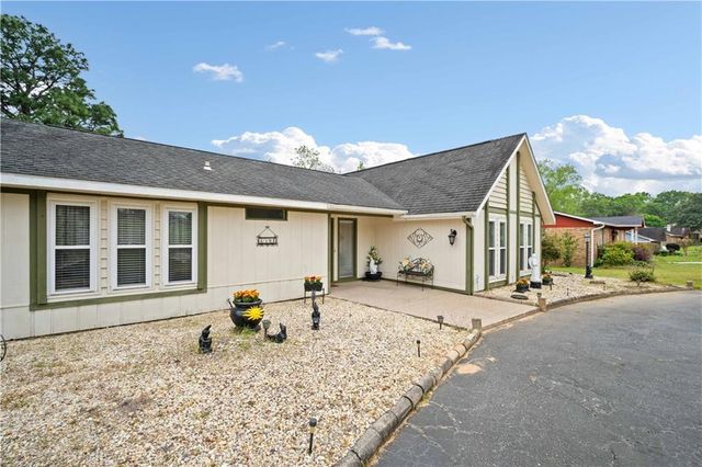 8301 Twin Lakes Drive, Mobile, AL 36695