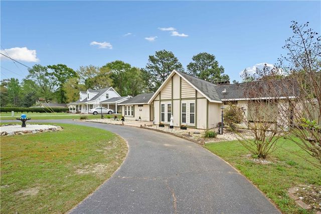 8301 Twin Lakes Drive, Mobile, AL 36695