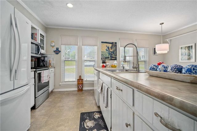 8301 Twin Lakes Drive, Mobile, AL 36695