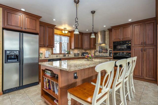 9 Georgian Drive, Stony Point, NY 10980