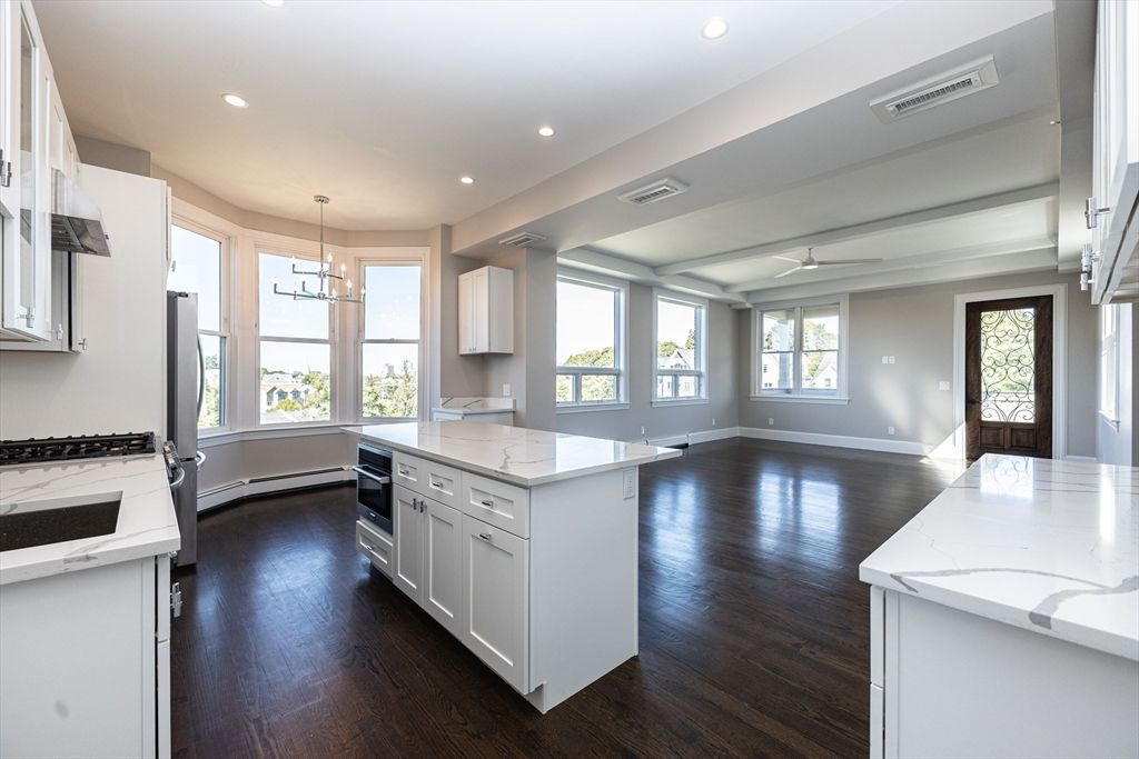 85 Regent St 8, Boston, MA 02119