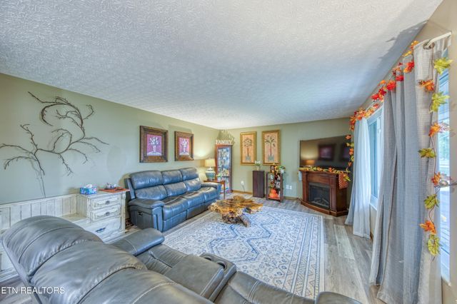 2327 Eau Clair Drive, Maryville, TN 37803