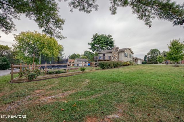 2327 Eau Clair Drive, Maryville, TN 37803