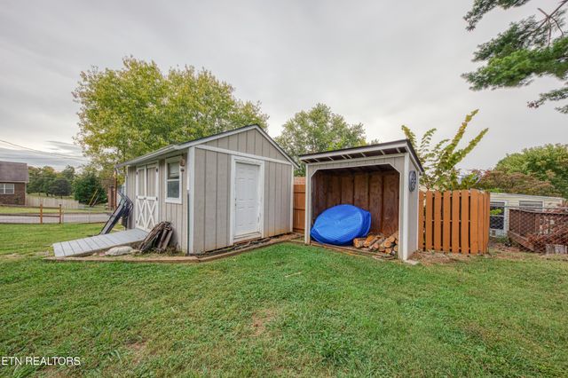 2327 Eau Clair Drive, Maryville, TN 37803