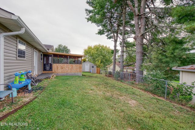 2327 Eau Clair Drive, Maryville, TN 37803