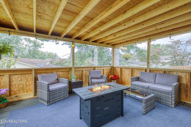 2327 Eau Clair Drive, Maryville, TN 37803