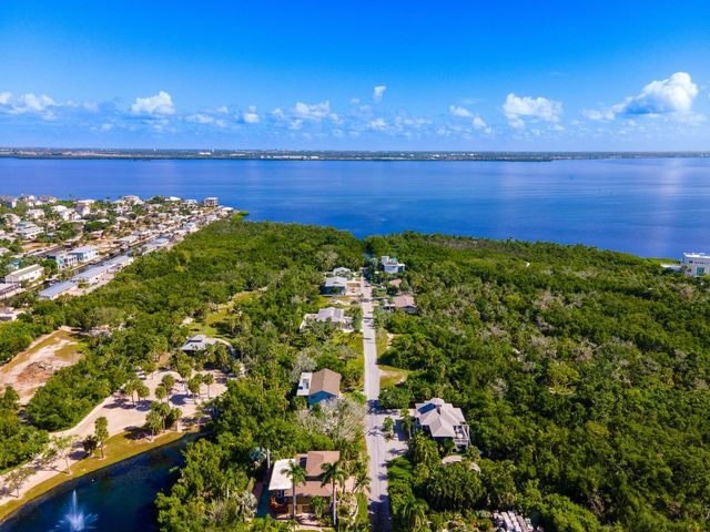 691 GULF BAY ROAD, Longboat Key, FL 34228